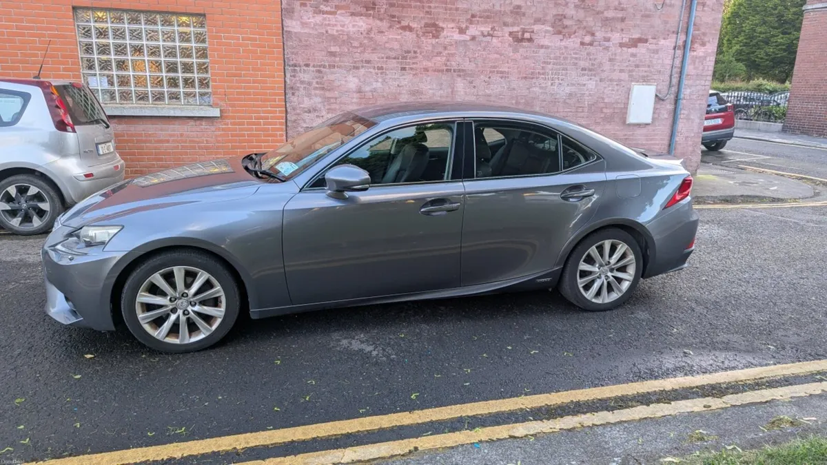 Lexus is300H - Image 4