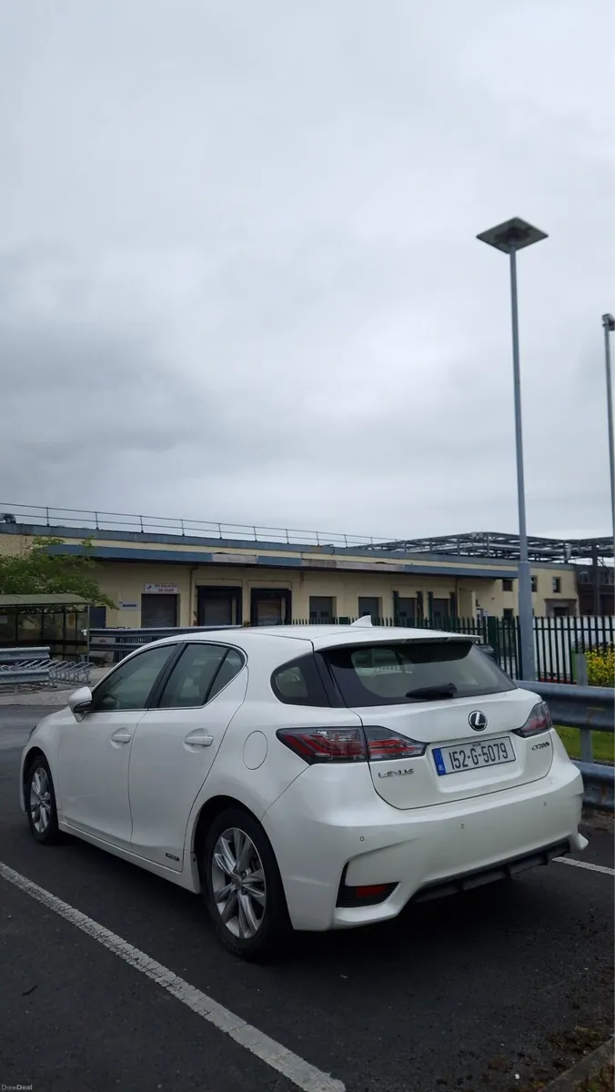 2015 Lexus CT200h Executive Model 1.8 Hybrid - Image 4