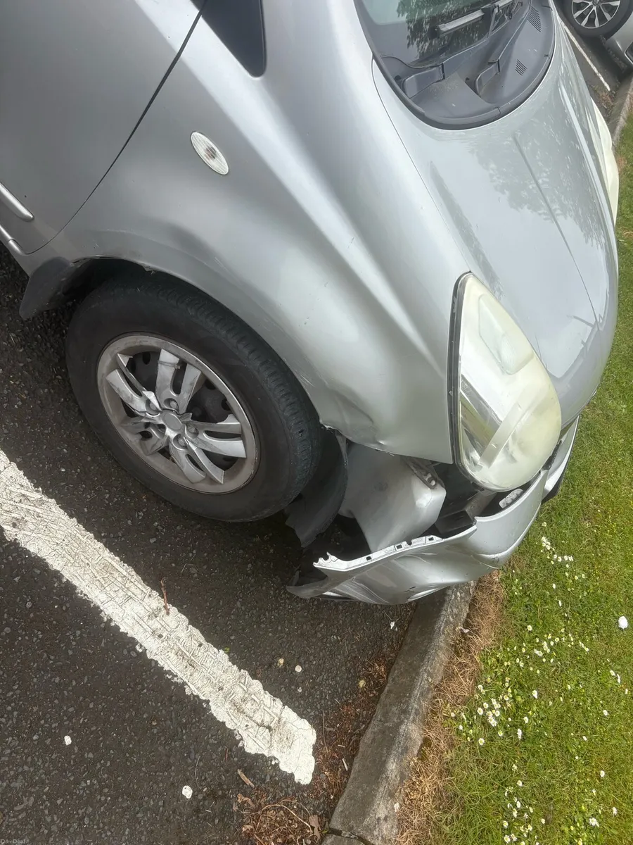 Nissan note for sale needs repairs - Image 4