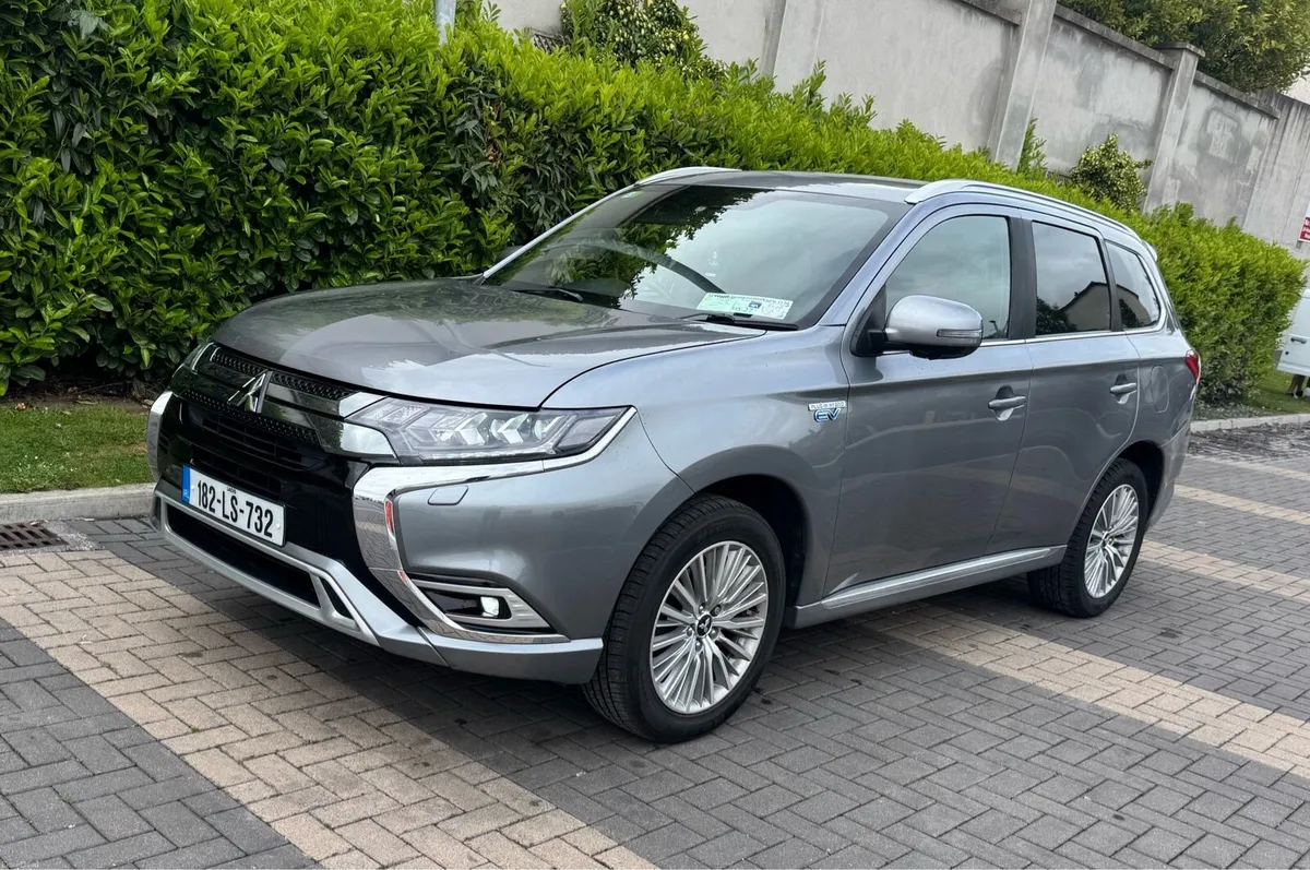 Mitsubishi Outlander  Plug-In Hybrid 4WD top Spec - Image 1