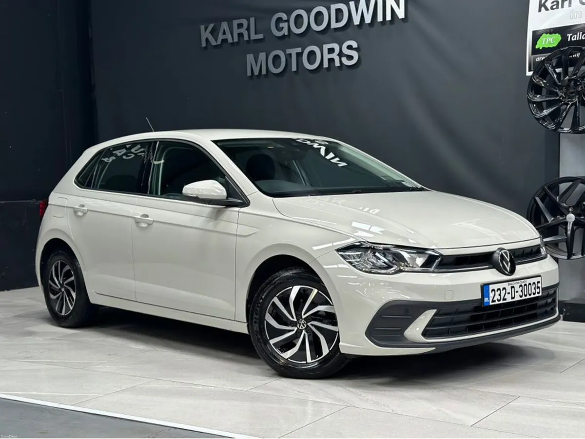 1.0 TSI LIFE 5DR - Image 1