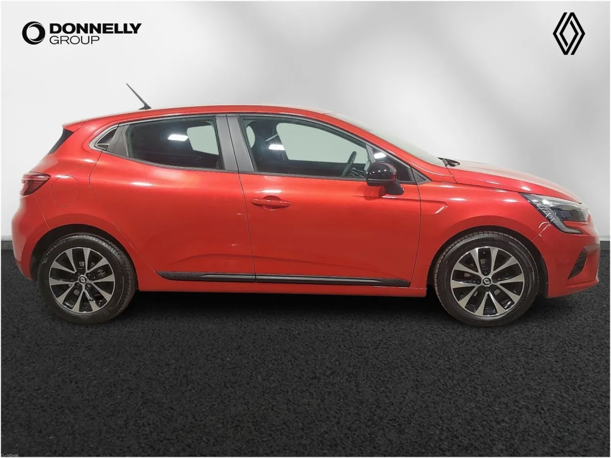 Renault Clio Hatchback Evolution - Image 3