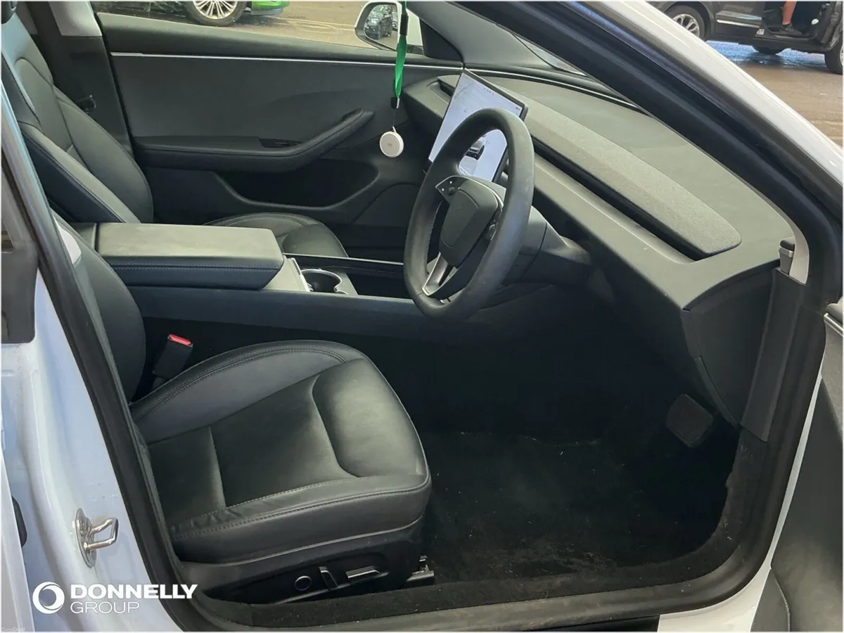 Tesla Model 3 Saloon - Image 4