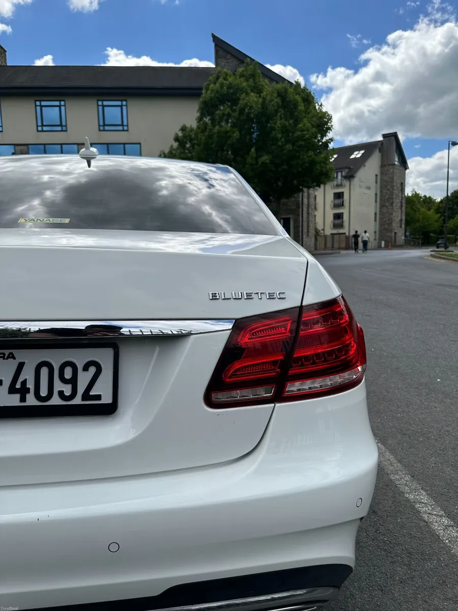 Mercedes-Benz E220 Diesel AMG Sports - PREMIUM - Image 3