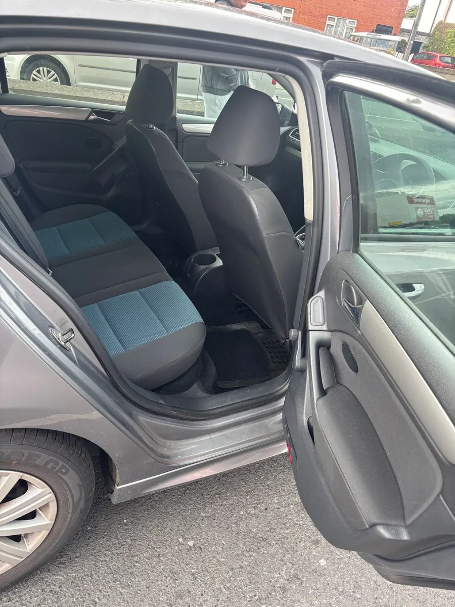Volkswagen Golf 2011 - Image 2