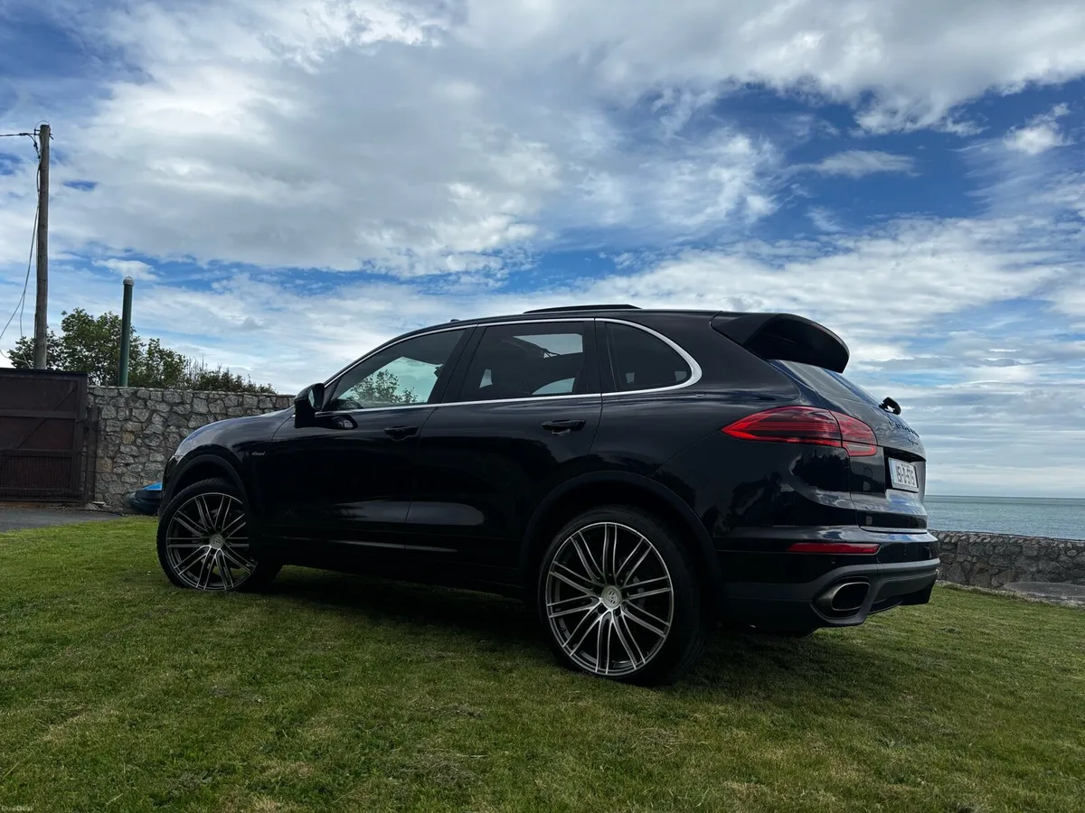 Porsche Cayenne 3.0 Diesel 172Km - Image 3