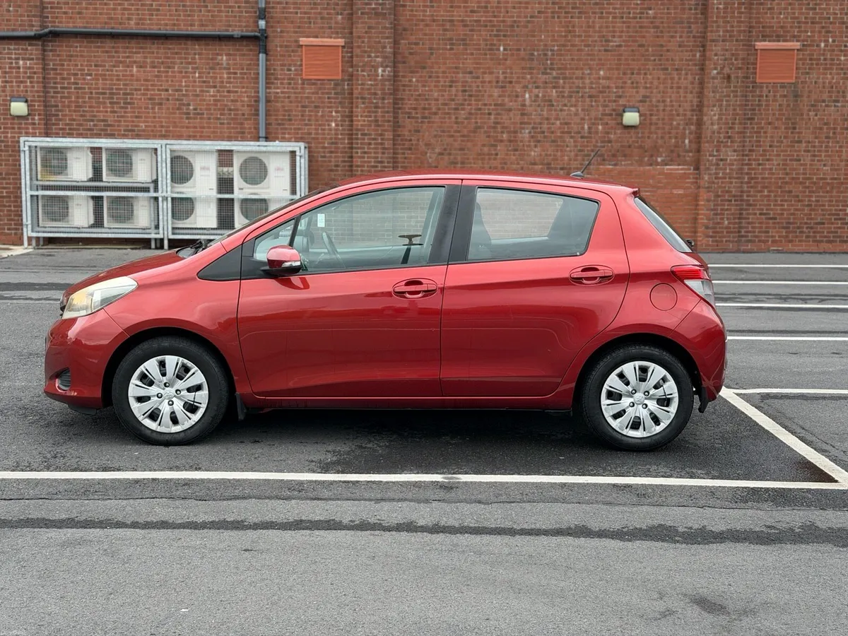 2012 TOYOTA YARIS LUNA - Image 2