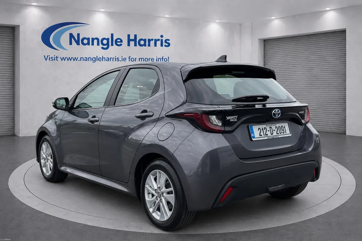 Toyota Yaris HYBRID - Image 3
