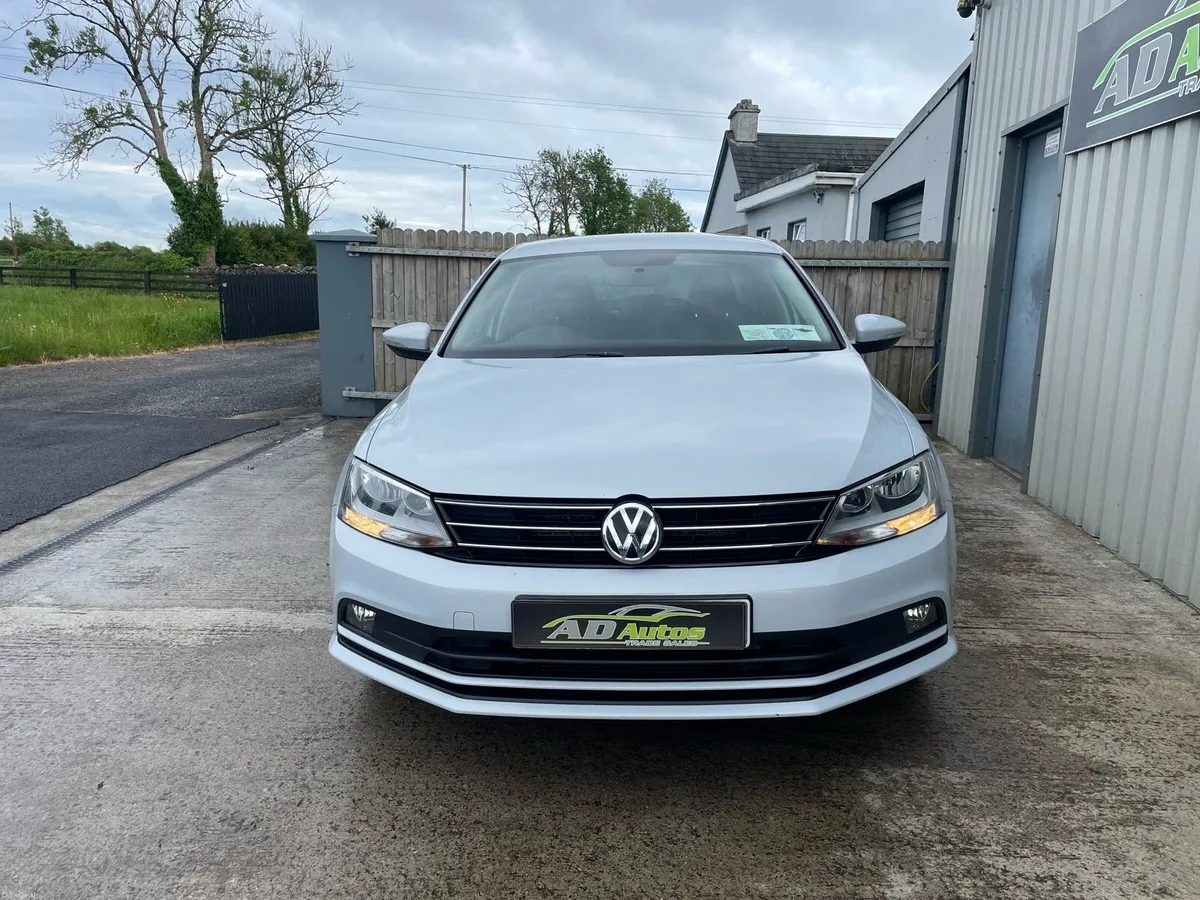 Volkswagen Jetta LIKE NEW - Image 3