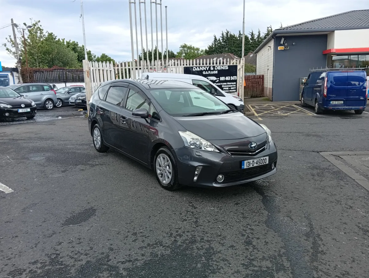 2013 Toyota Prius estate - Image 1