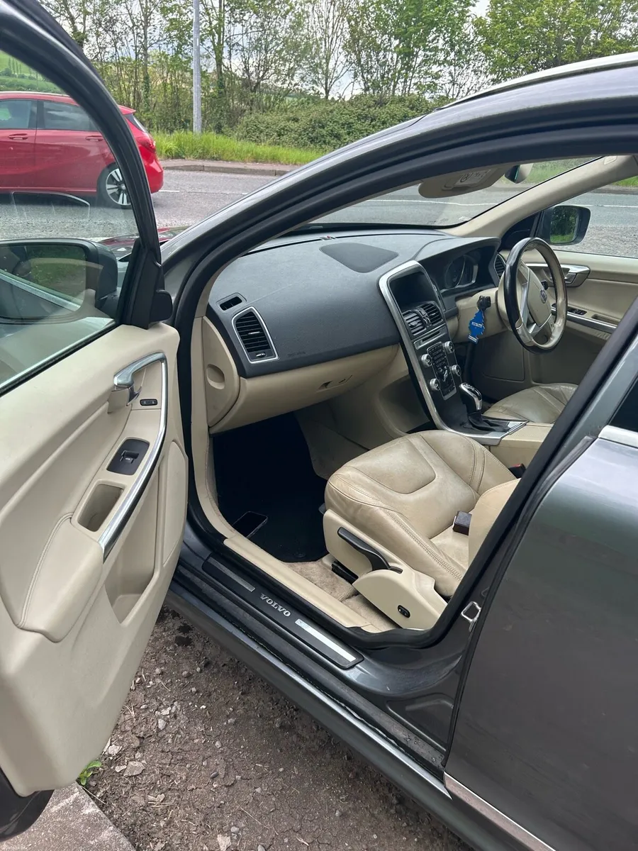 2015 Volvo SC60 automatic - Image 2