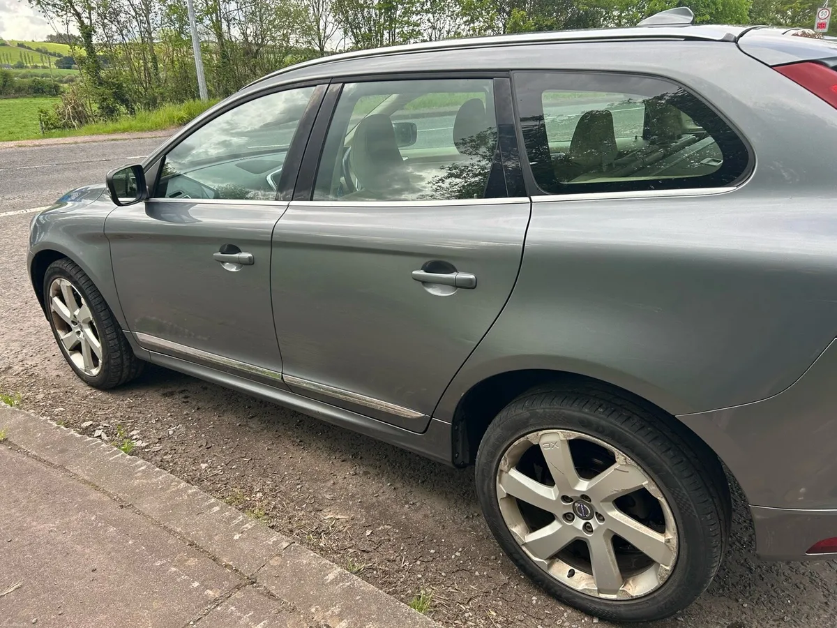 2015 Volvo SC60 automatic - Image 4
