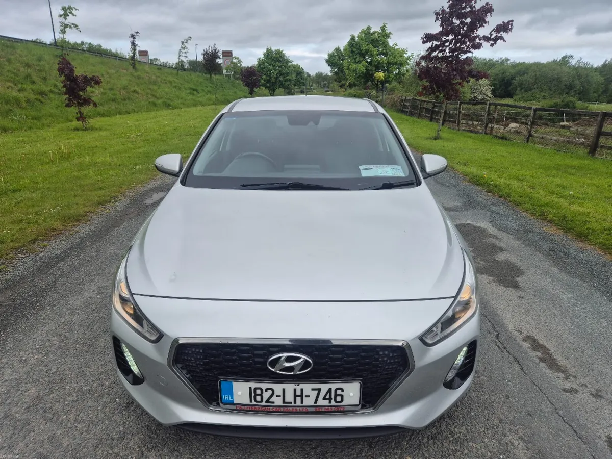 Hyundai i30 DELUXE 5DR - Image 2