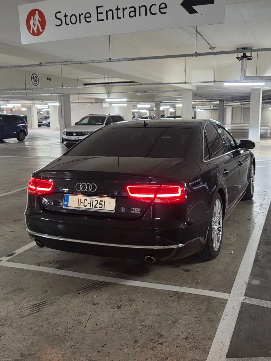 Audi A8 2011 - Image 2