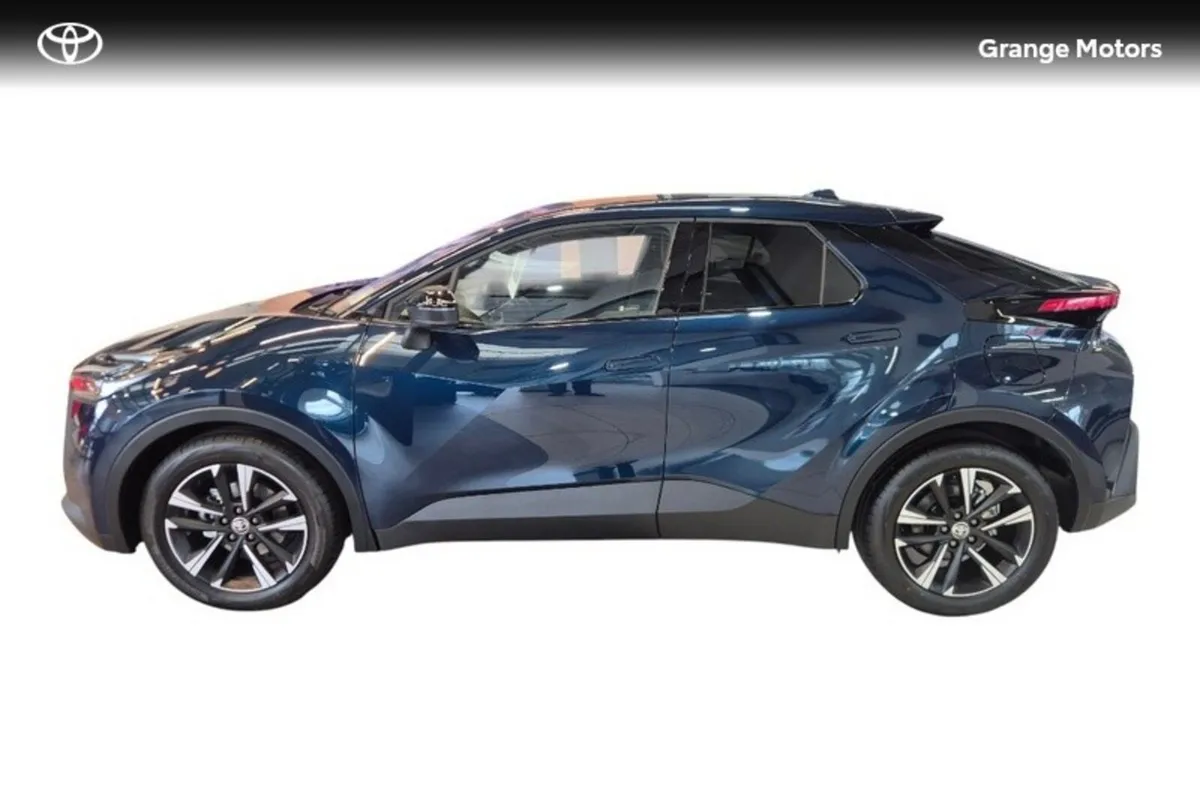 Toyota C-HR 1.8 HYBRID SPORT**DELIVERY MILEAGE** - Image 4