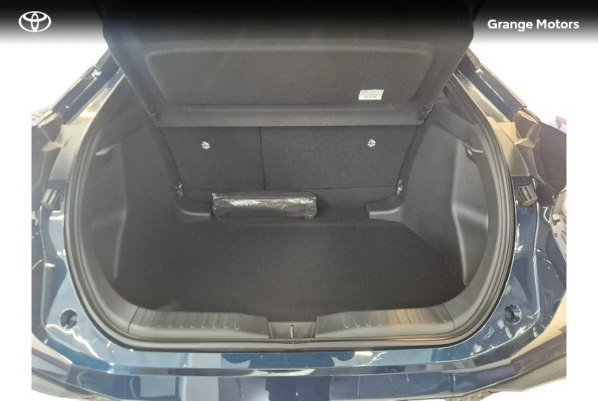 Toyota C-HR 1.8 HYBRID SPORT 5DR - Image 6