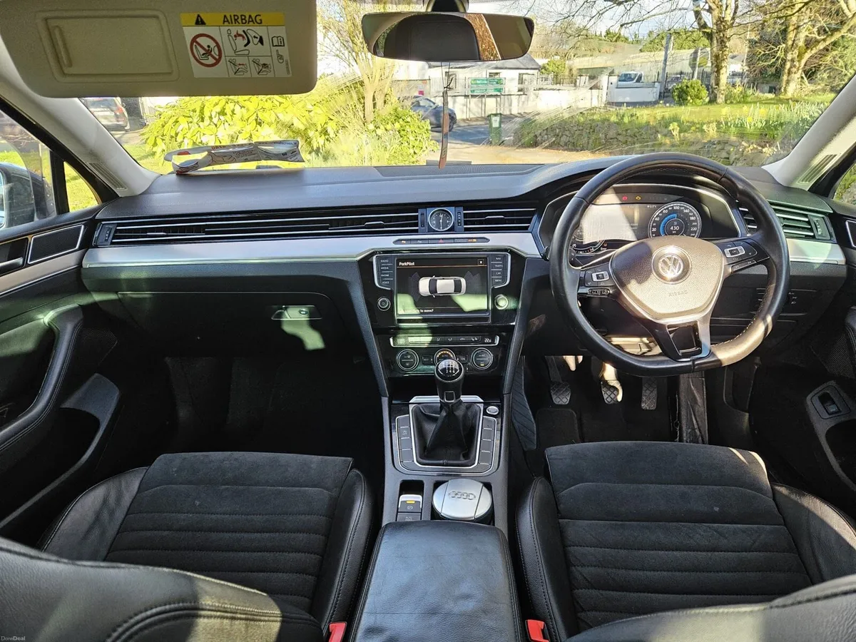 Volkswagen Passat- HIGH SPEC - Image 3