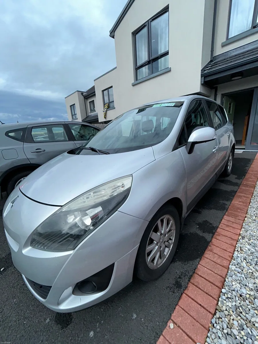Renault Grand Scenic - Image 2
