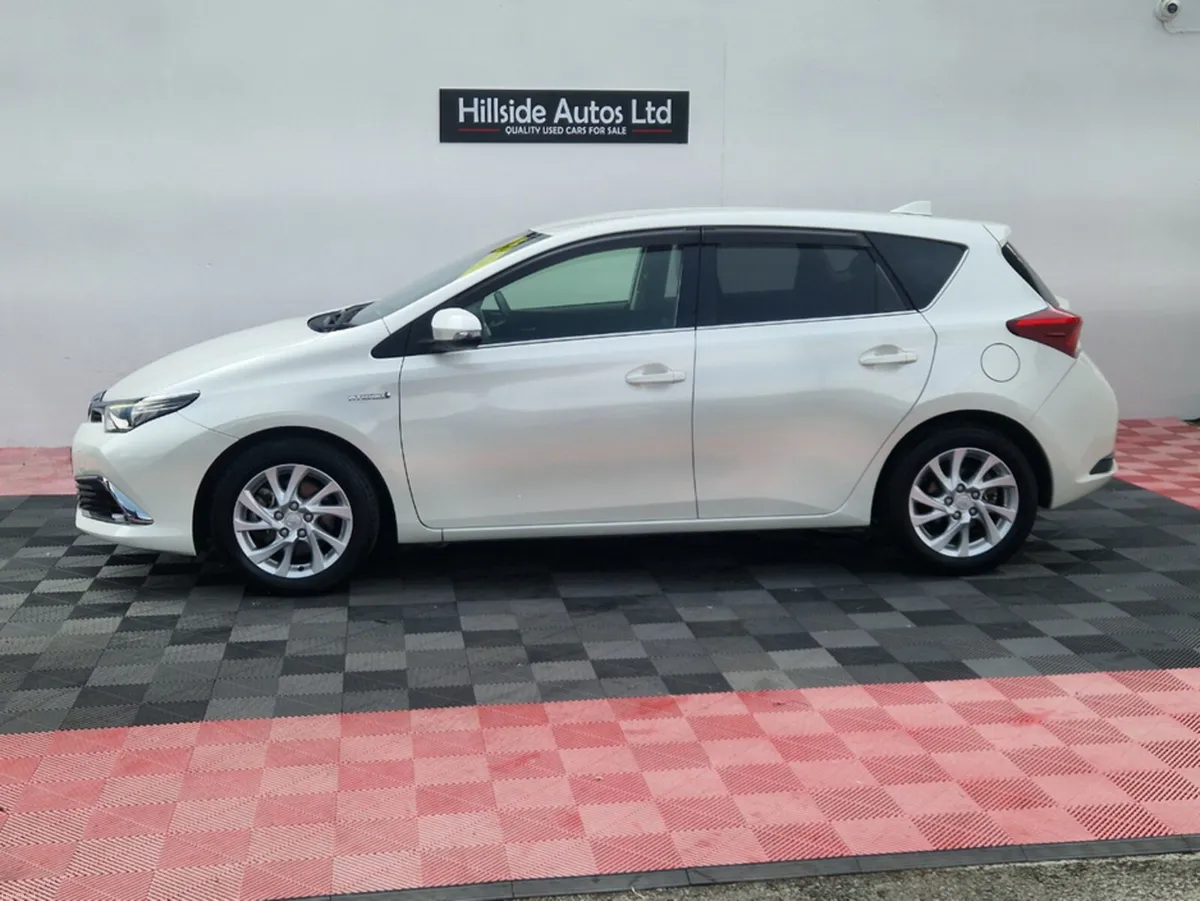 Toyota Auris 1.8 HYBRID 5DR  AUTOMATIC - Image 6