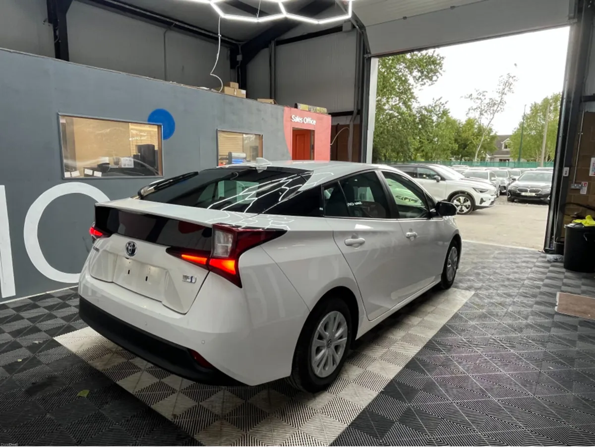 Toyota Prius 2022 TOYOTA PRIUS S 1.8 AUTOMATIC / C - Image 2