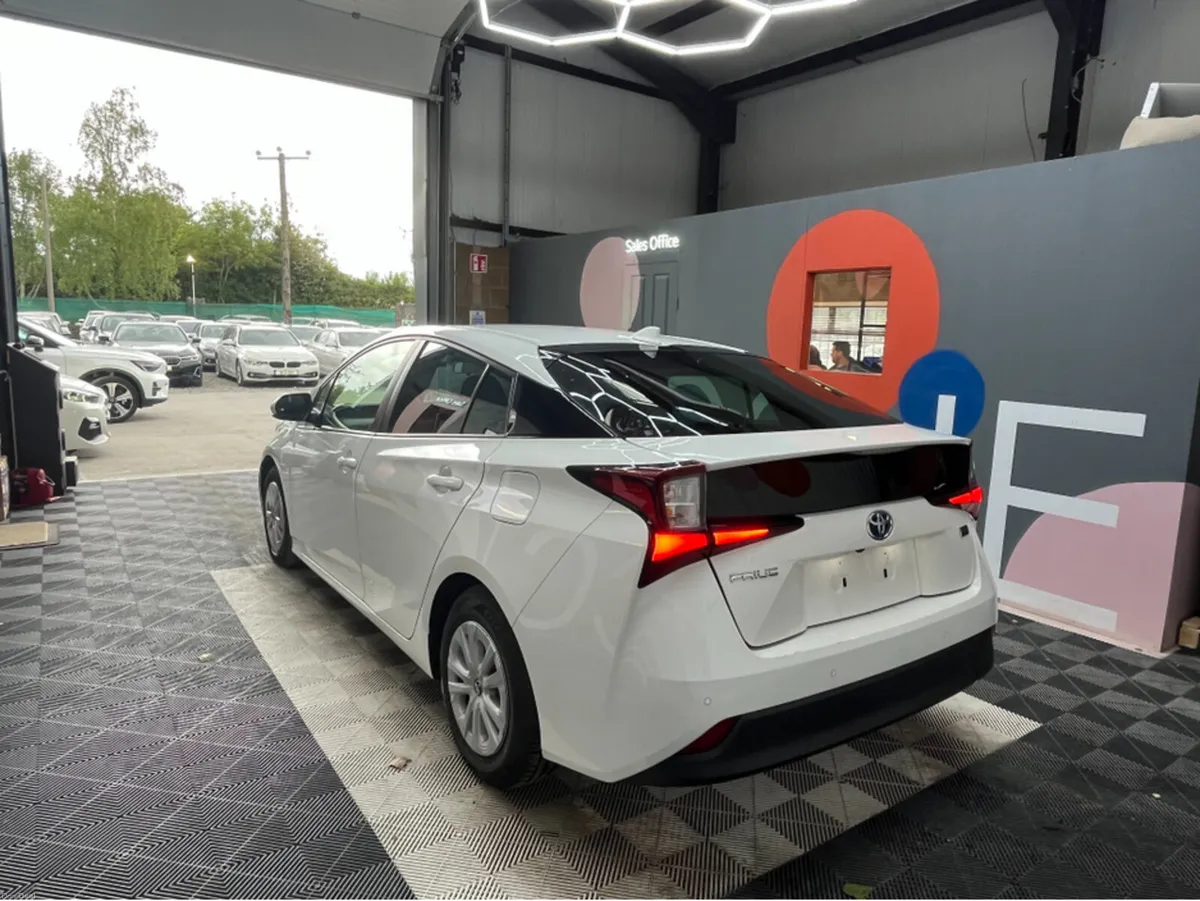 Toyota Prius 2022 TOYOTA PRIUS S 1.8 AUTOMATIC / C - Image 4