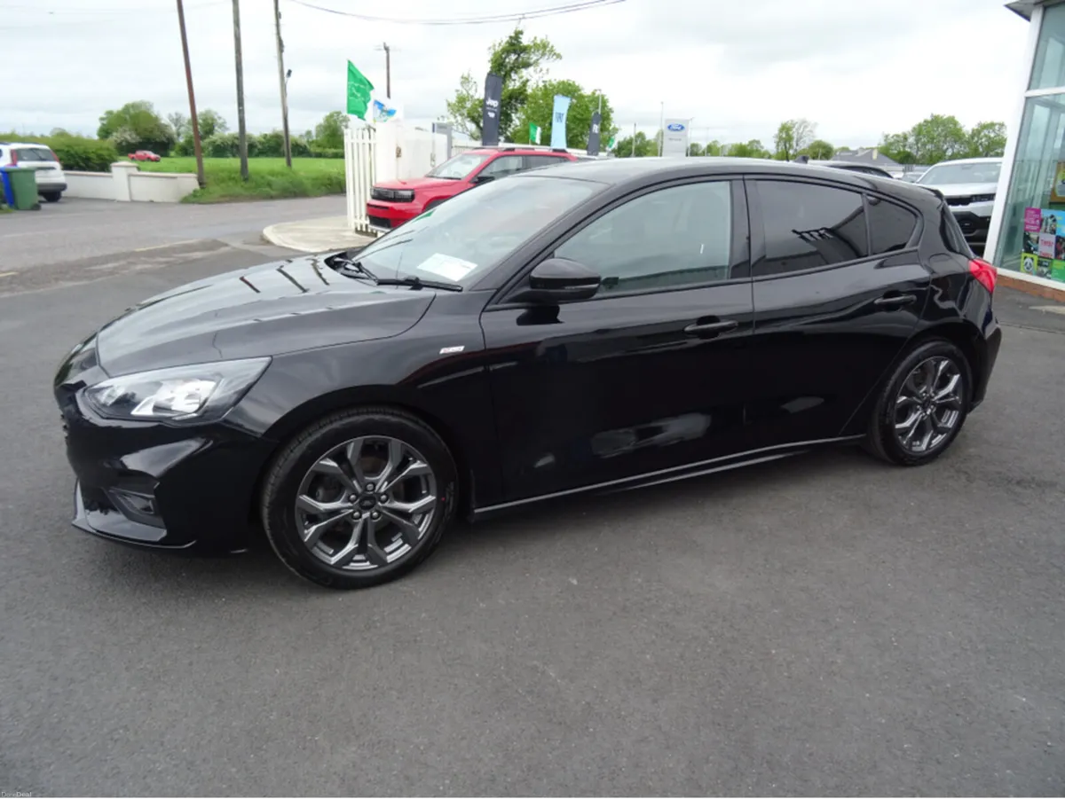 Ford Focus ST-LINE EDITION 5DR 1.5 TD 120 M6 - Image 3