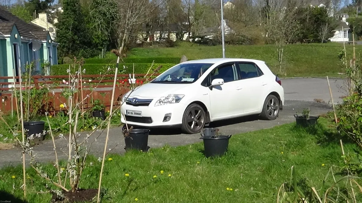 Toyota Auris 2012 - Image 1