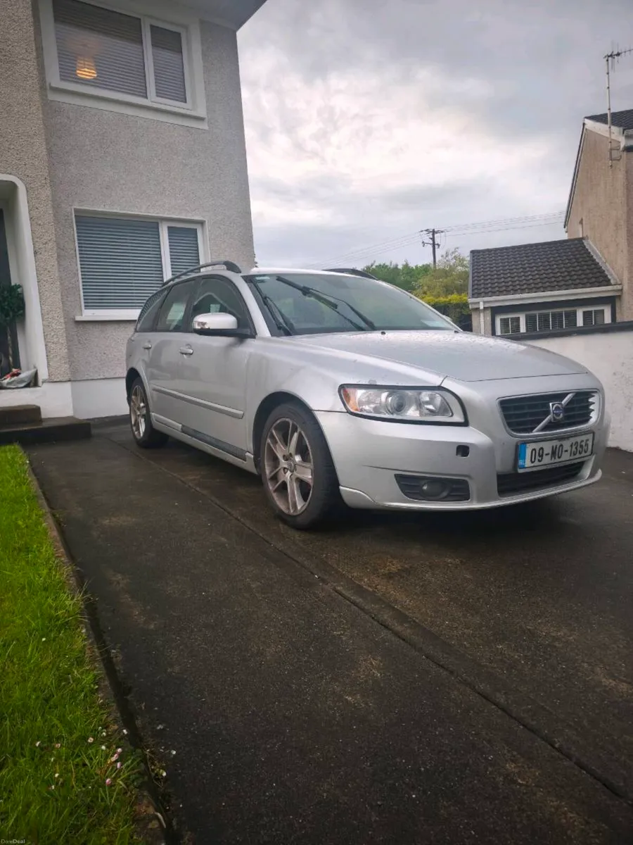 Volvo v50 estate 1.6d - Image 1