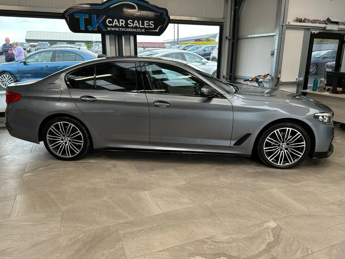 17 BMW 530 e PLUG IN HYBRID-LOW KMS - Image 2