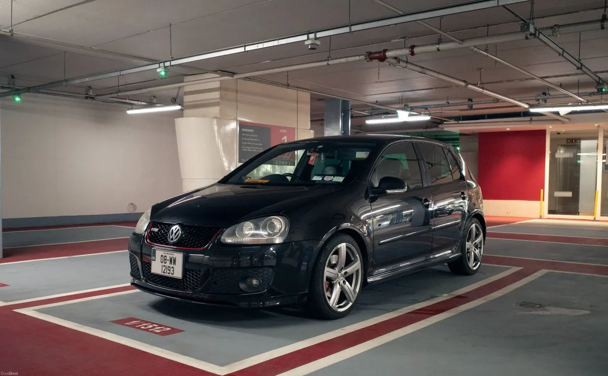 Volkswagen Golf GTI Pirelli edition - Image 1