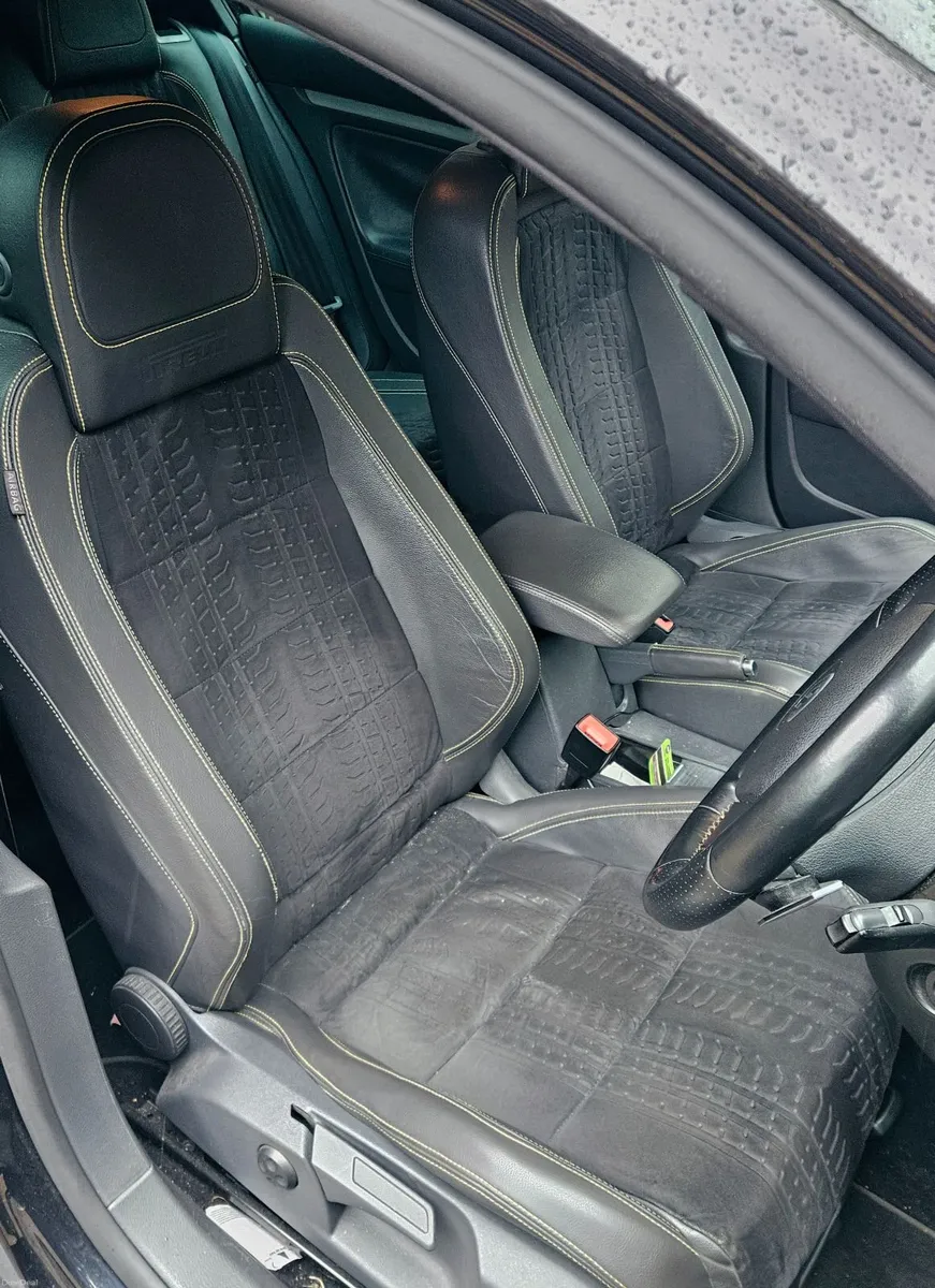 Volkswagen Golf GTI Pirelli edition - Image 4