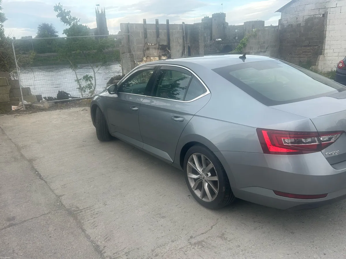 2016 Skoda superb - Image 2
