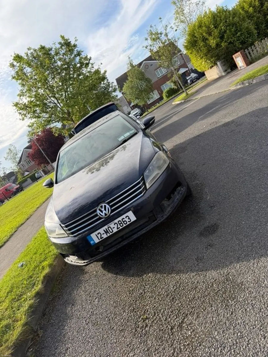 2012 Volkswagen Passat - Image 2