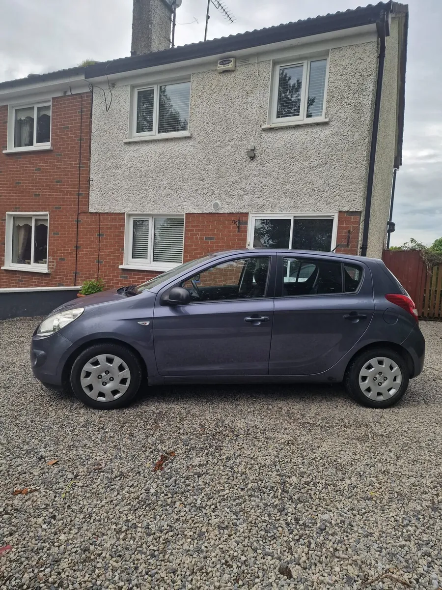 11 HYUNDAI i20 *NEW NCT & TAX* - Image 2