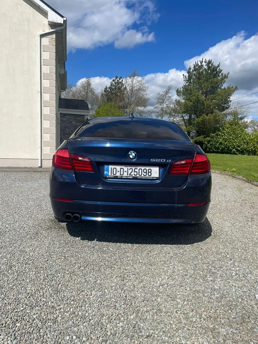 2010 BMW f10 520d manual - Image 2