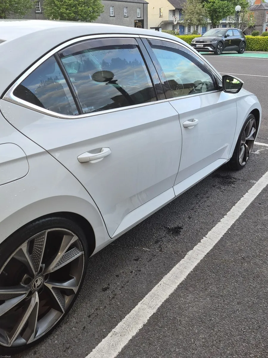 Skoda Superb 2018 - Image 2