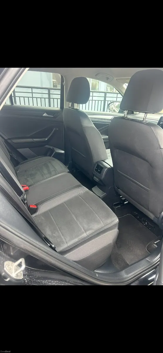 Volkswagen T-Roc 2023 - Image 3