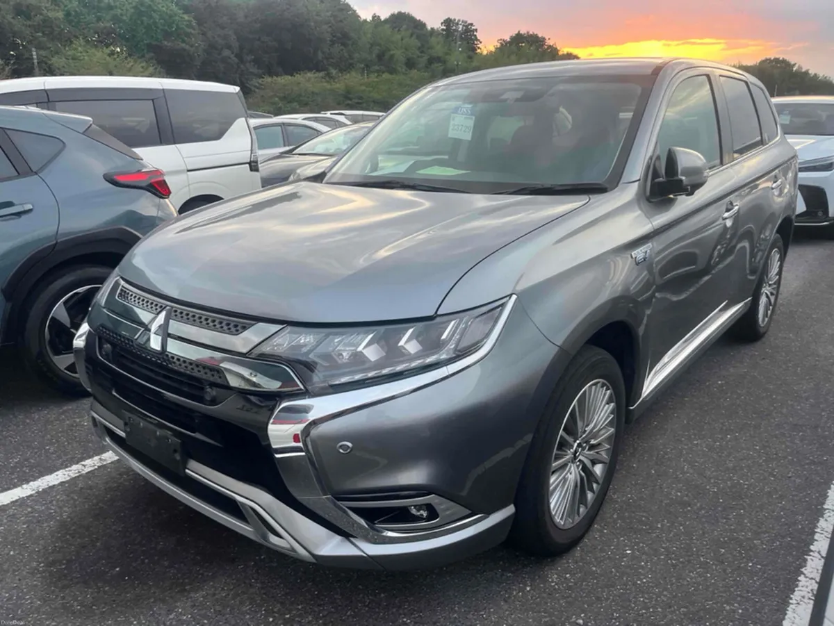 Mitsubishi Outlander PHEV 4WD HYBRID G PLUS 2.4 PE