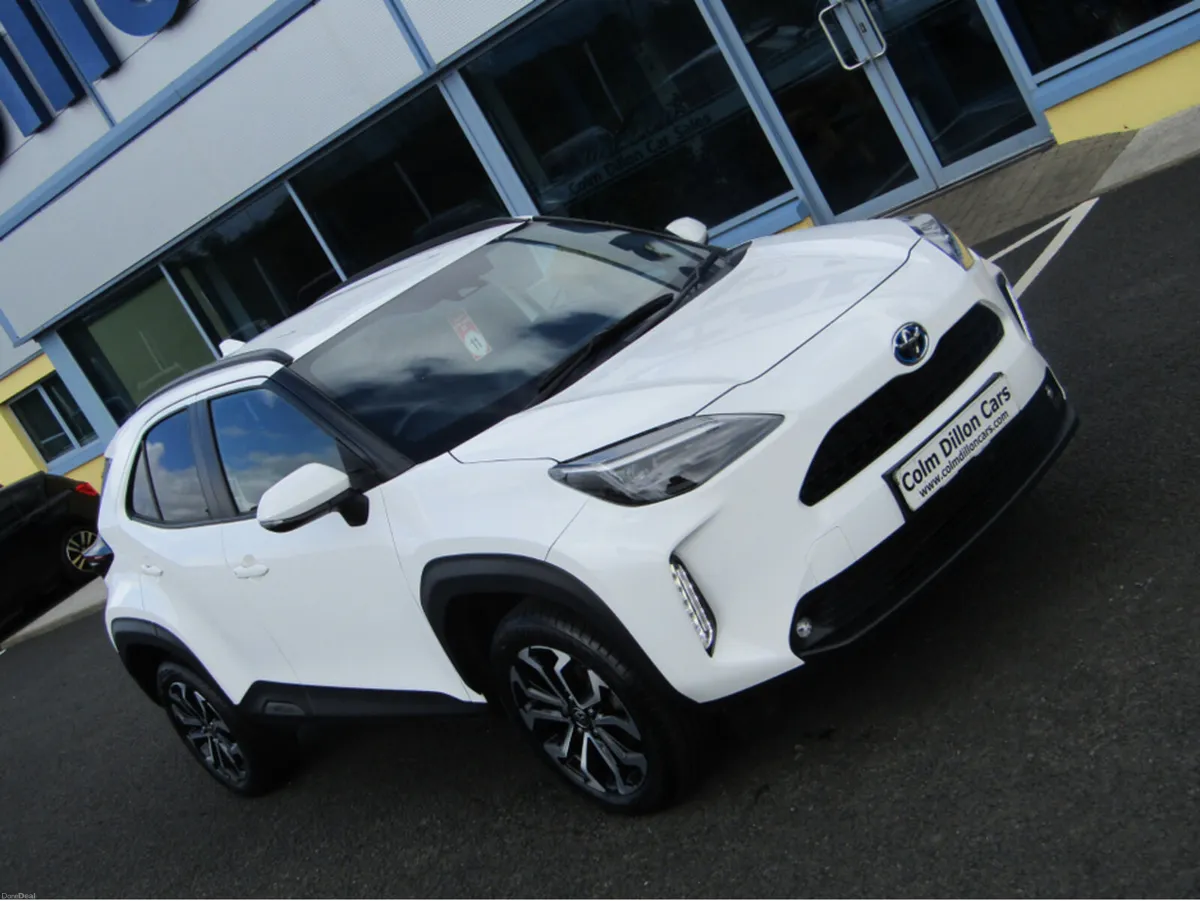 Toyota Yaris DESIGN HEV AUTO HYBIRD - Image 2