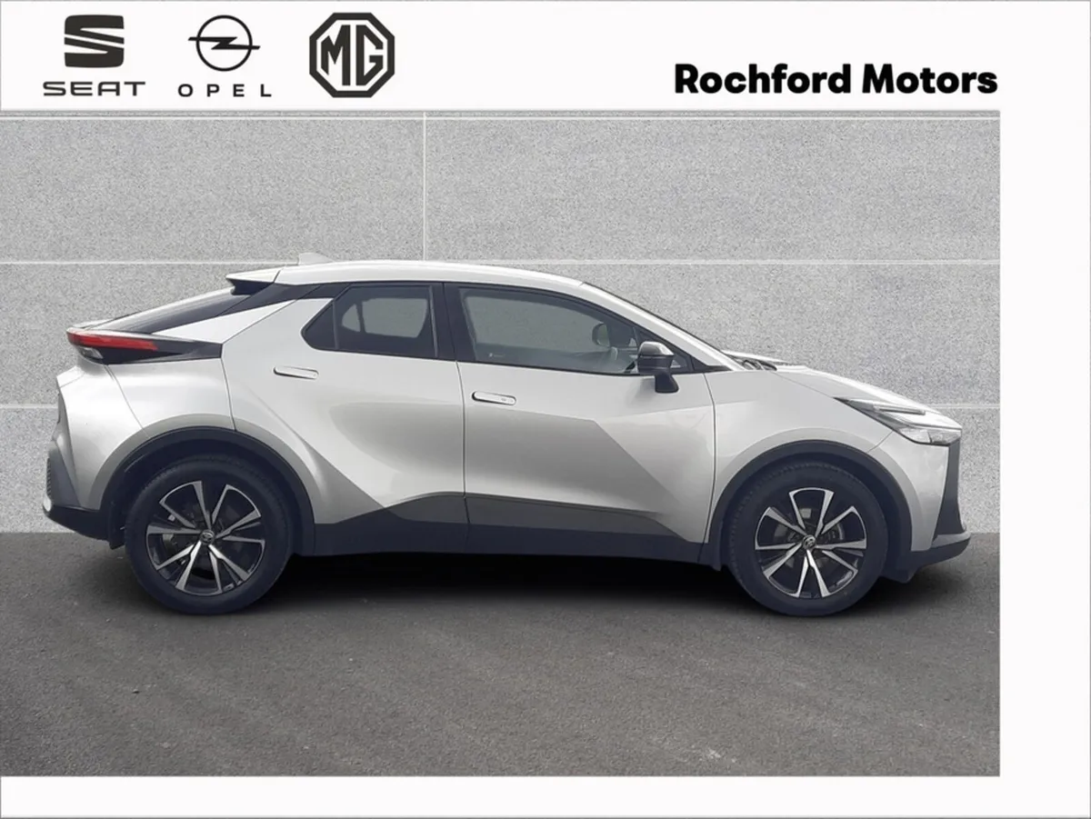 Toyota C-HR HEV SPORT - Image 3