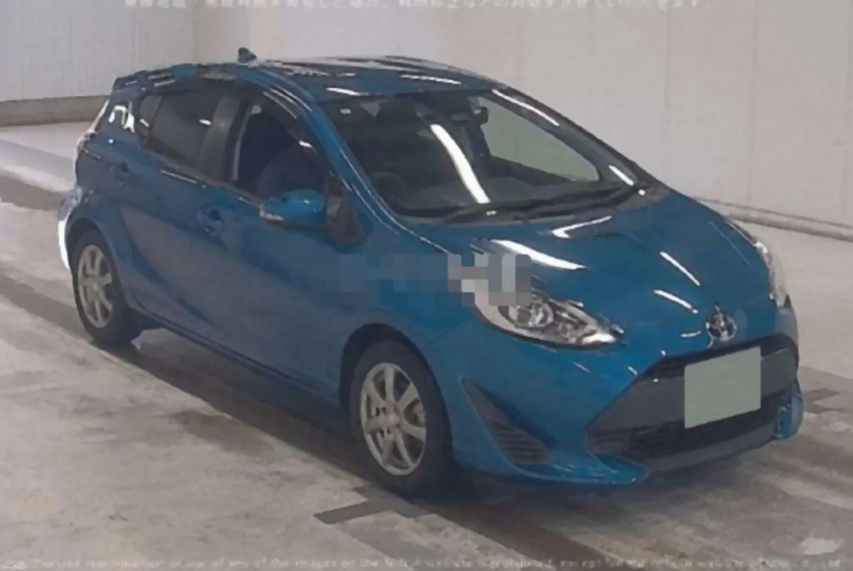 2018 Toyota Aqua - Beautiful color - Low milage - Image 3