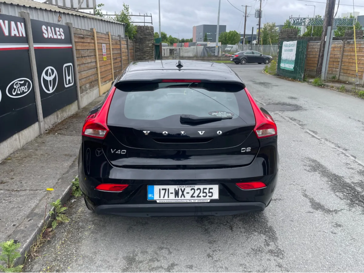 Volvo V40 D2 MOMENTUM ED GT 5DR AUTO - Image 5