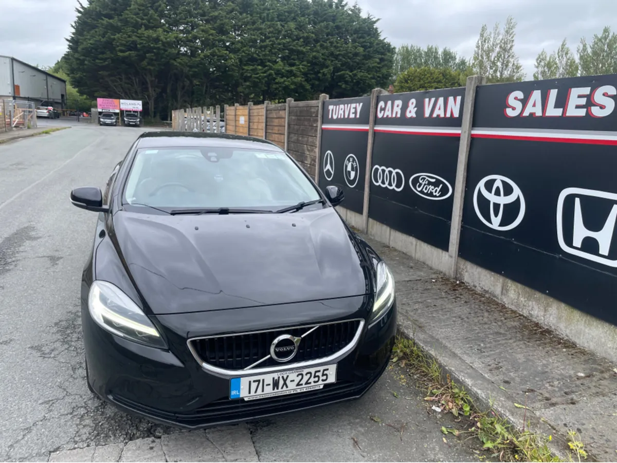 Volvo V40 D2 MOMENTUM ED GT 5DR AUTO - Image 1