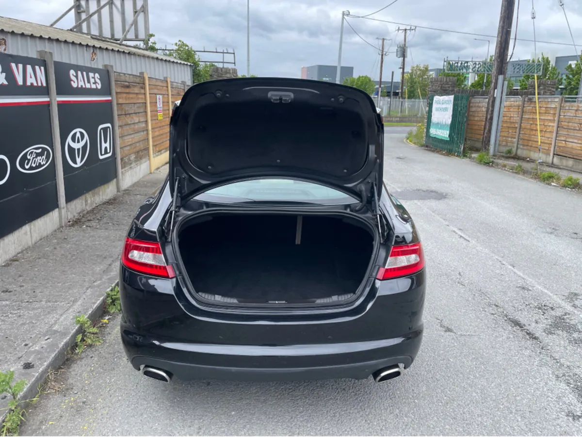 Jaguar XF 3.0 DIESEL PREMIUM LUXURY D 4DR AUTO - Image 6