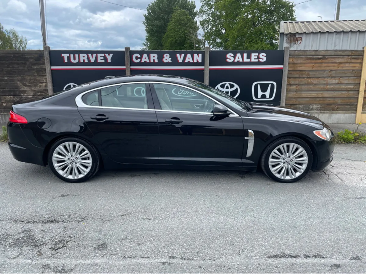 Jaguar XF 3.0 DIESEL PREMIUM LUXURY D 4DR AUTO - Image 3