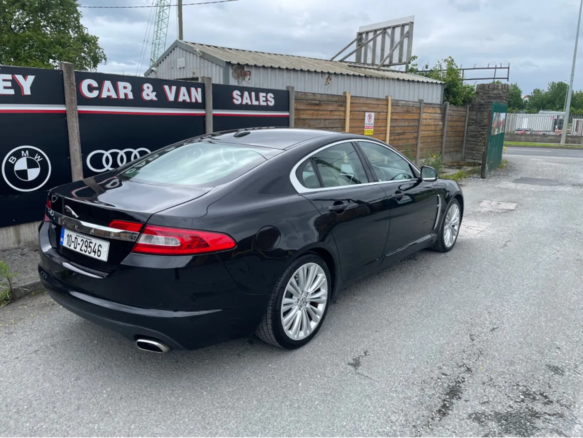 Jaguar XF 3.0 DIESEL PREMIUM LUXURY D 4DR AUTO - Image 4