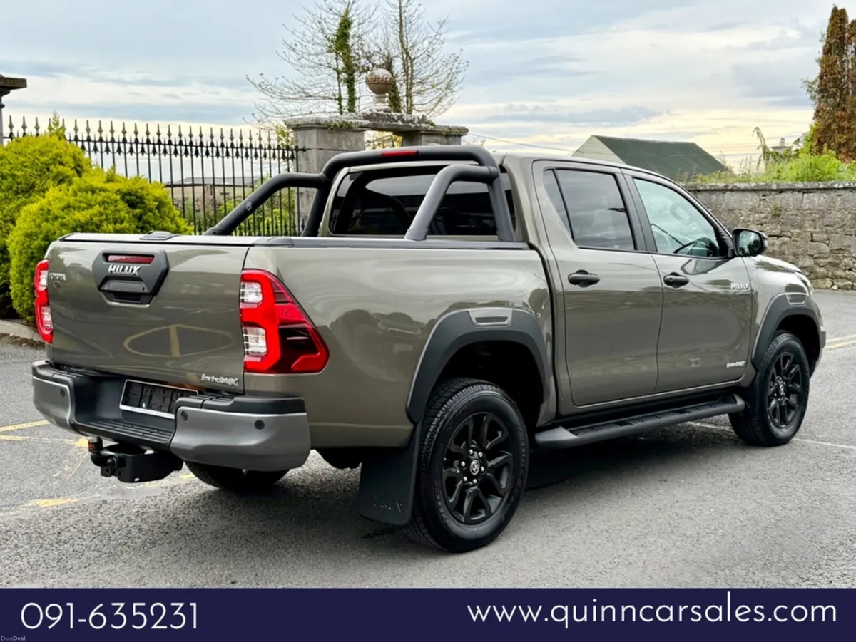 Toyota Hilux 2.8 D4D AUTO INVINCIBLE X CREW CAB=== - Image 3
