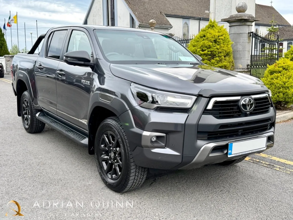 Toyota Hilux 2.8 D4D Invincible X Auto Crew Cab==€ - Image 4