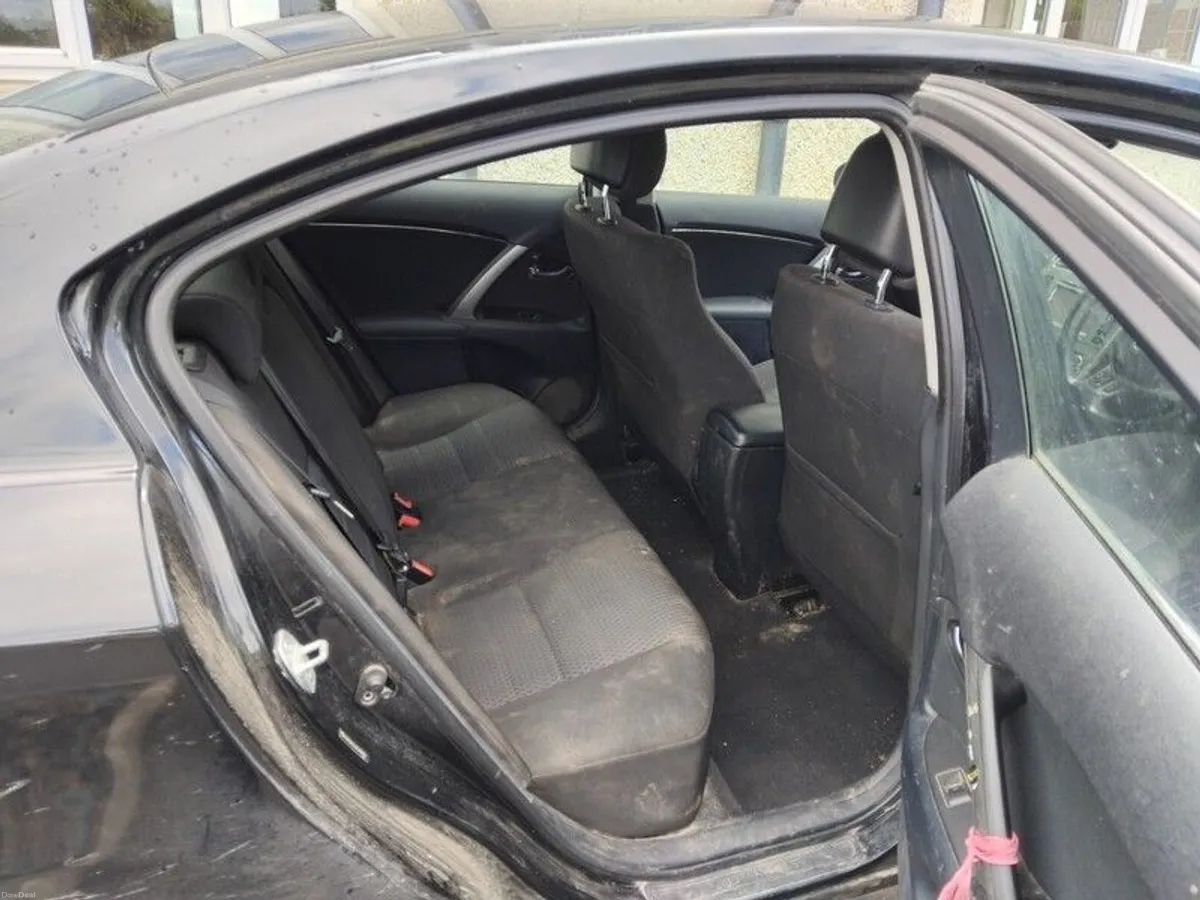 2012 Toyota Avensis - Image 2