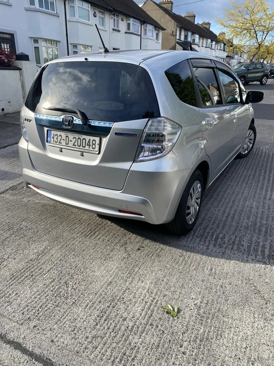 Honda Fit, 1.3 Petrol Hybrid Automatic, 132 - Image 4